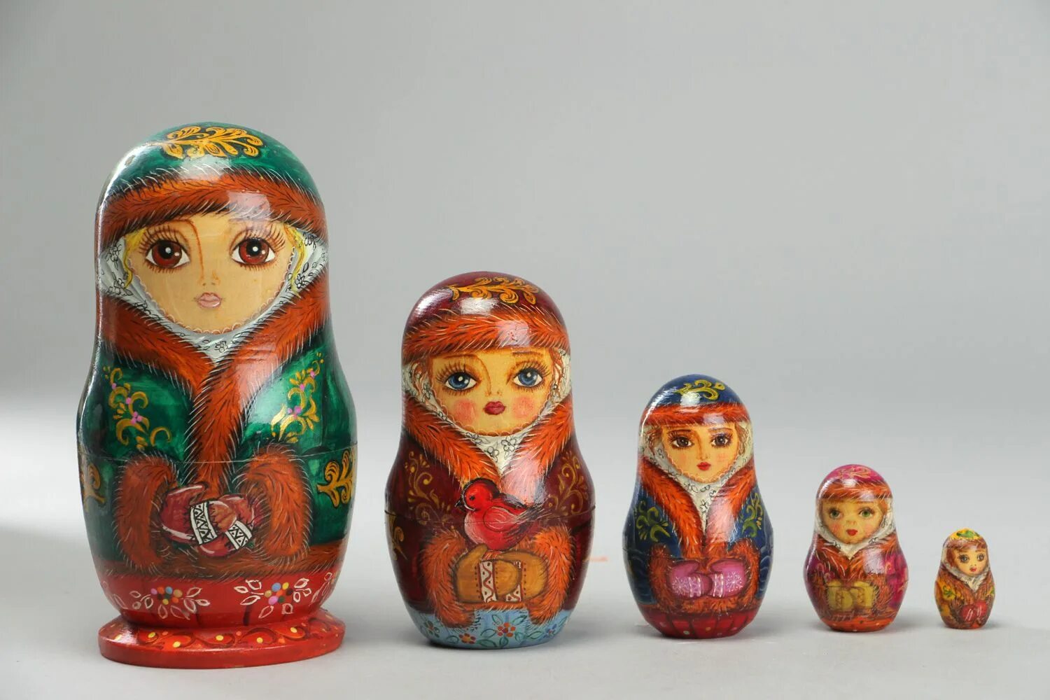 Матрешки роспись по дереву. Роспись деревянных матрешек. роспись деревянных кукол.