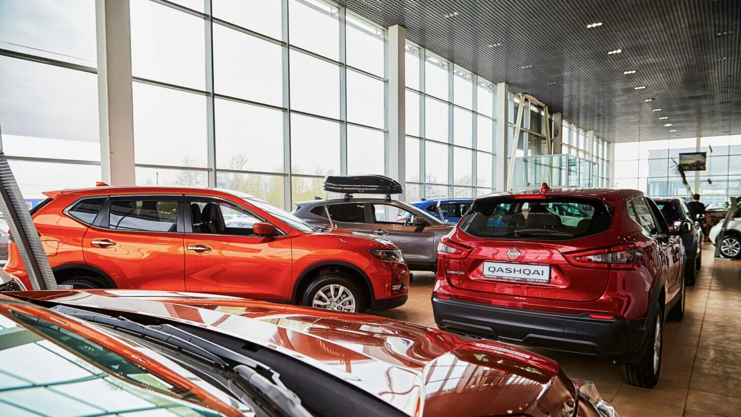 Джили кроссовер 2022. Продаж новых авто 2022 рено. Автосалон автоваз. Рольф химки митсубиси интерьер. Новое авто по низкой цене.