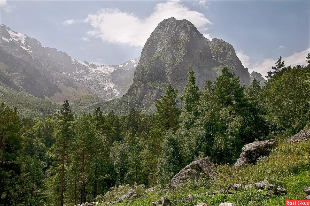 Цейское ущелье гора монах. Цейское ущелье Северная Осетия. Гора монах Северная Осетия. Гора цей Северная Осетия.