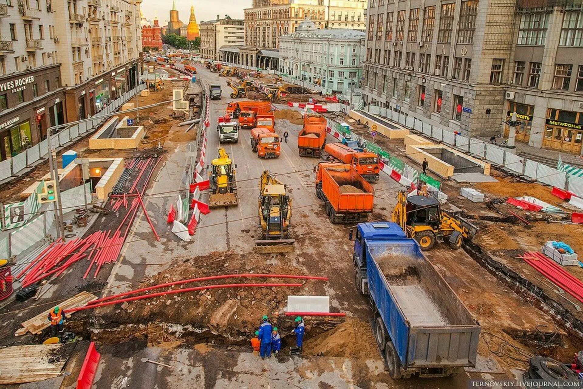 Реконструкция Тверской улицы 2017. Тверская улица благоустройство. Тверская улица реконструкция. Тверская до реконструкции.