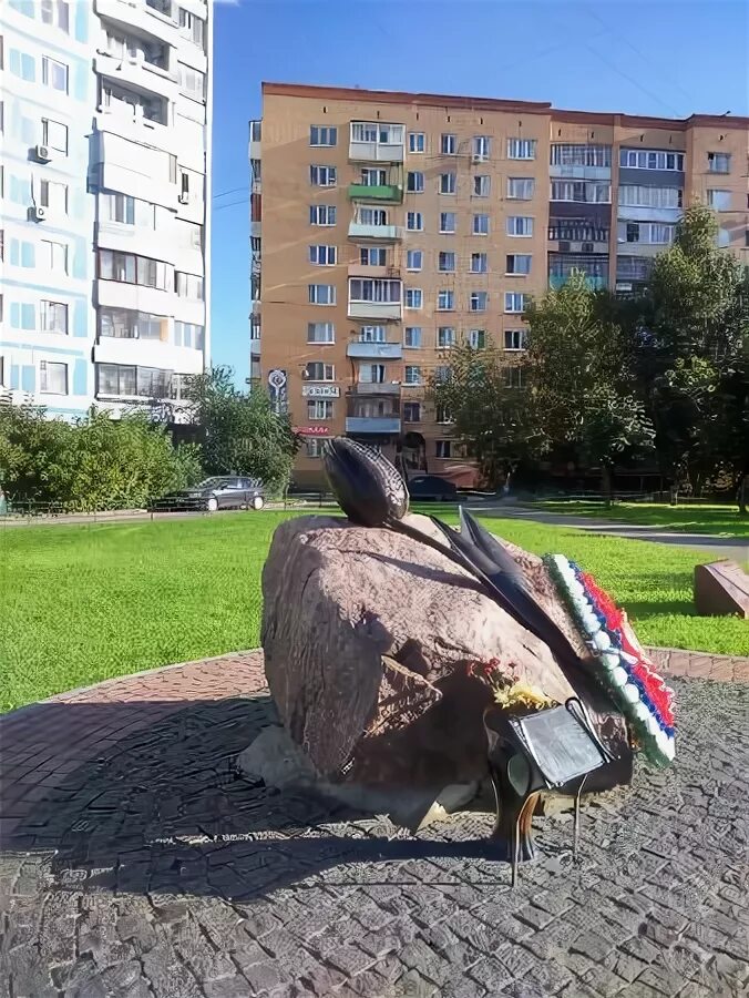 Чёрный тюльпан Афганистан памятник Серпухов. Серпухов тюльпан памятник. Памятник воинам интернационалистам черный тюльпан Серпухова. Черный тюльпан серпухов