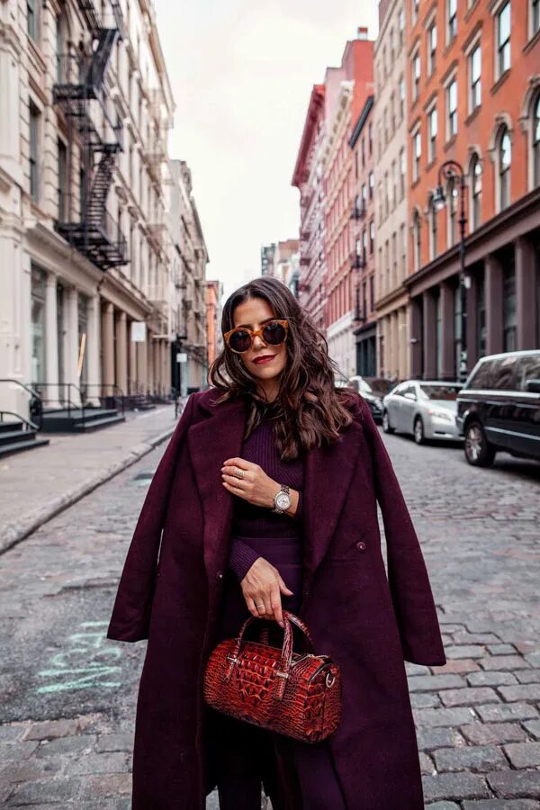 Модные тенденции ноябрь в одежде. Фотосессия поздней осенью. Зимняя фотосессия с цветами. Образ ноября. Ноябрь в образе человека.