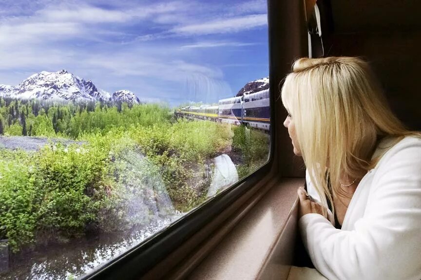 Вид из окна поезда. Окно поезда. Поезд жизни. Красивый вид из поезда.