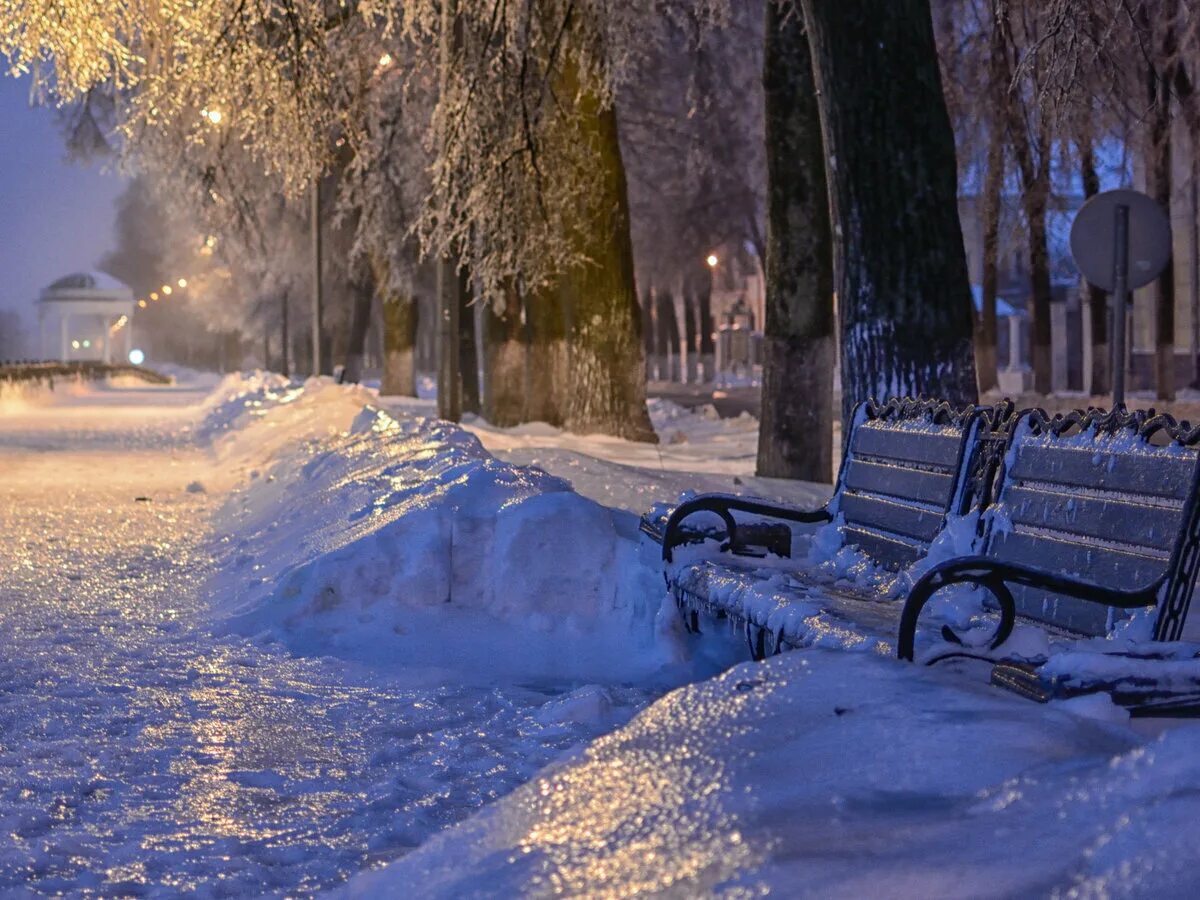 Снежков город. Зима в городе. Снежное утро в городе. Город зимой. Зимнее утро в городе.