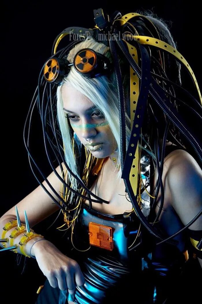 Cyberpunk Style Cybergoth Fashion. Кибергот 2020. Стиль Сайбер панк. Эстетика Cybergoth. Ии прически