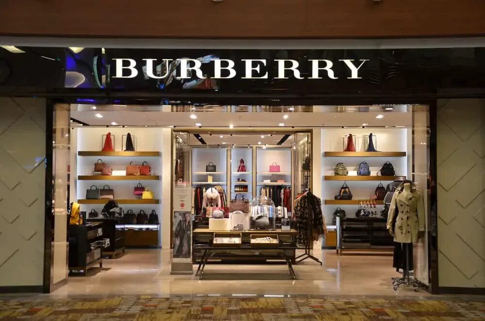 Burberry перевод на русский. Burberry brand Store. Burberry Store in Singapore. Burberry вывеска. Барберри дом моды.