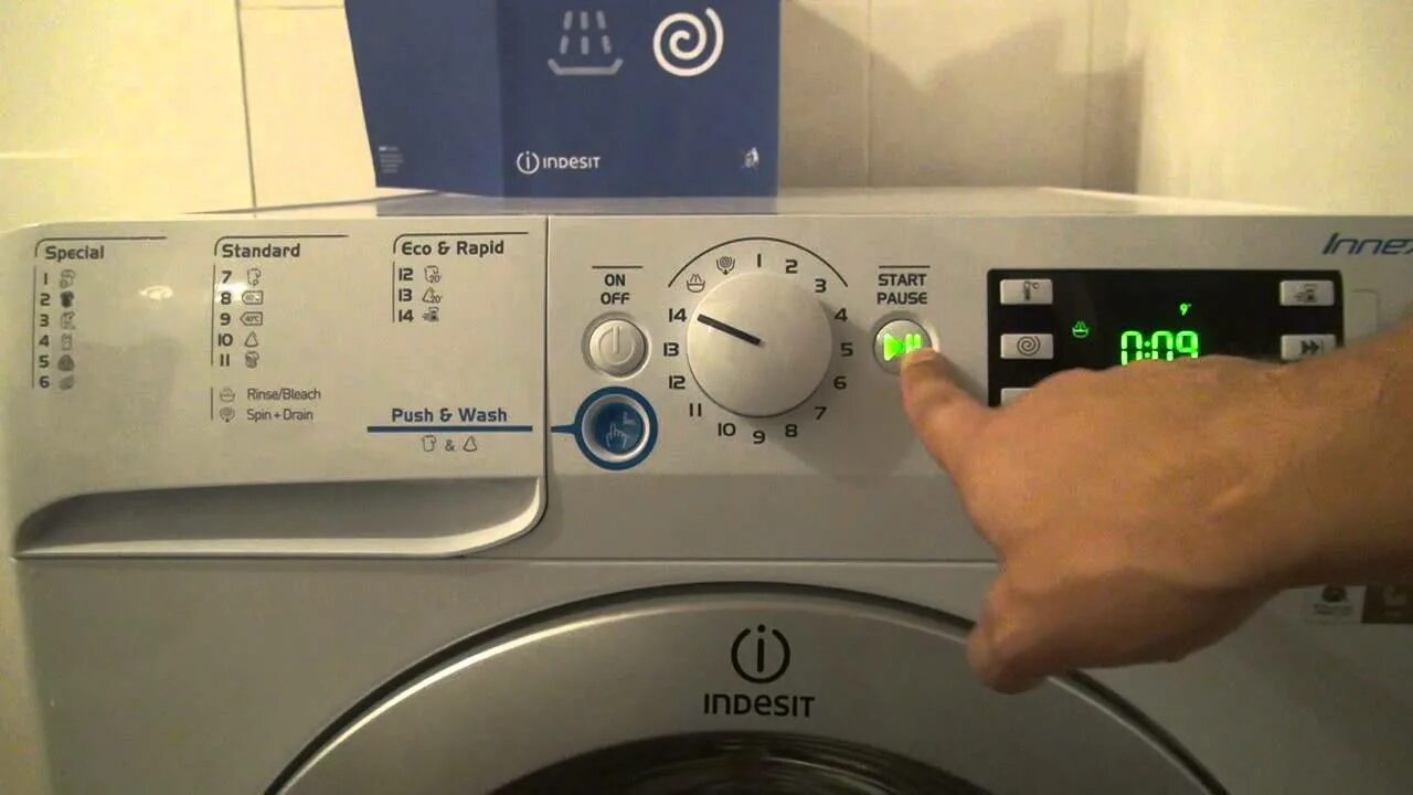 Индезит инекс стиральная. Стиральная машина Innex Push and Wash. Стиральная машина Индезит Innex специальные 14 кнопка. Стиральная машина Innex табло.