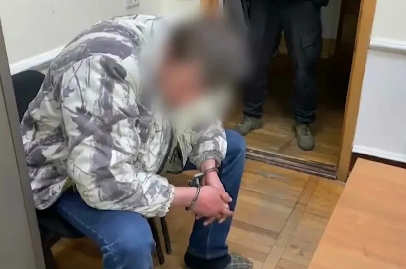 Забил до смерти жену казахстан. В Чите застрелили 9-летнюю девочку. Сосед застрелил девочку через дверь. Девятилетнюю девочку застрелил сосед Чита.