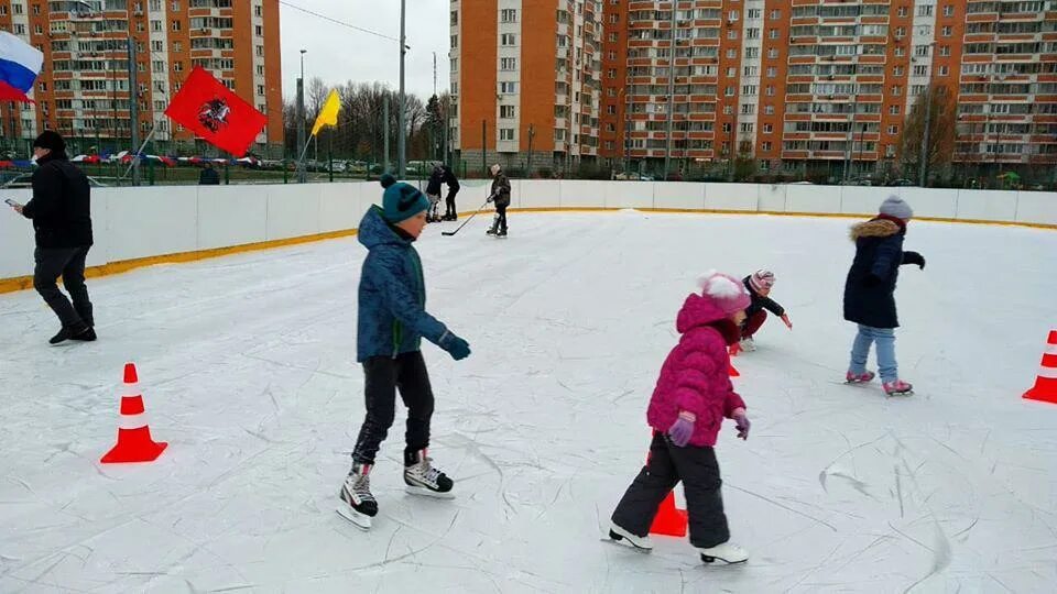 Каток на Челобитьевском шоссе. Челобитьевское шоссе 2 каток. Каток в Москве Челобитьевское шоссе. Каток район Восточное Дегунино. Каток некрасовка московские