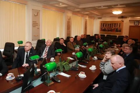 Вести совещание
