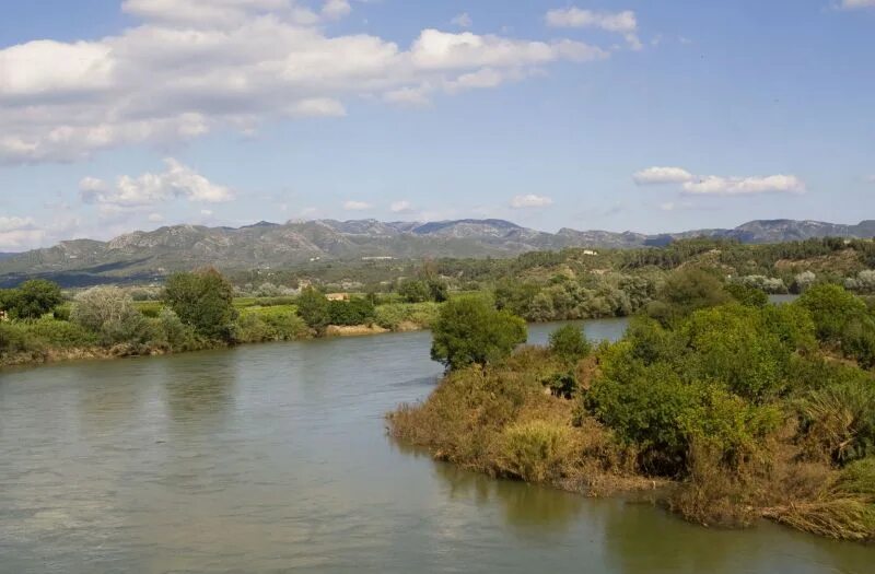 Миравет батайск. Долина реки Эбро. Река Эбро Испания. Река Рио Эбро Испания. Река Эбро корп трофейный.