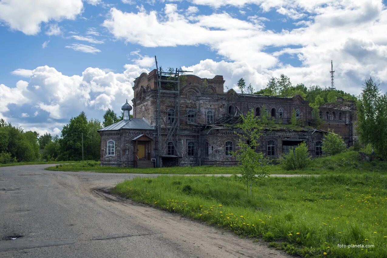 Погода поселок октябрьский кировская область. Лекма Кировская область Слободской. Посёлок Октябрьский Кировская область Слободской район. Лекма Церковь. Закаринье Слободской район Кировская область заброшенные.