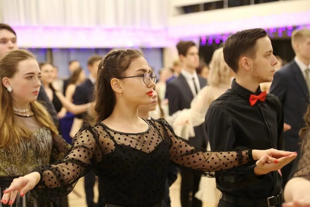 бал старшеклассников ижевск 2022. ижевск новогодний бал одаренных детей. бал для одаренных детей ижевск 2019. бал старшеклассников ижевск. бал одаренных детей.