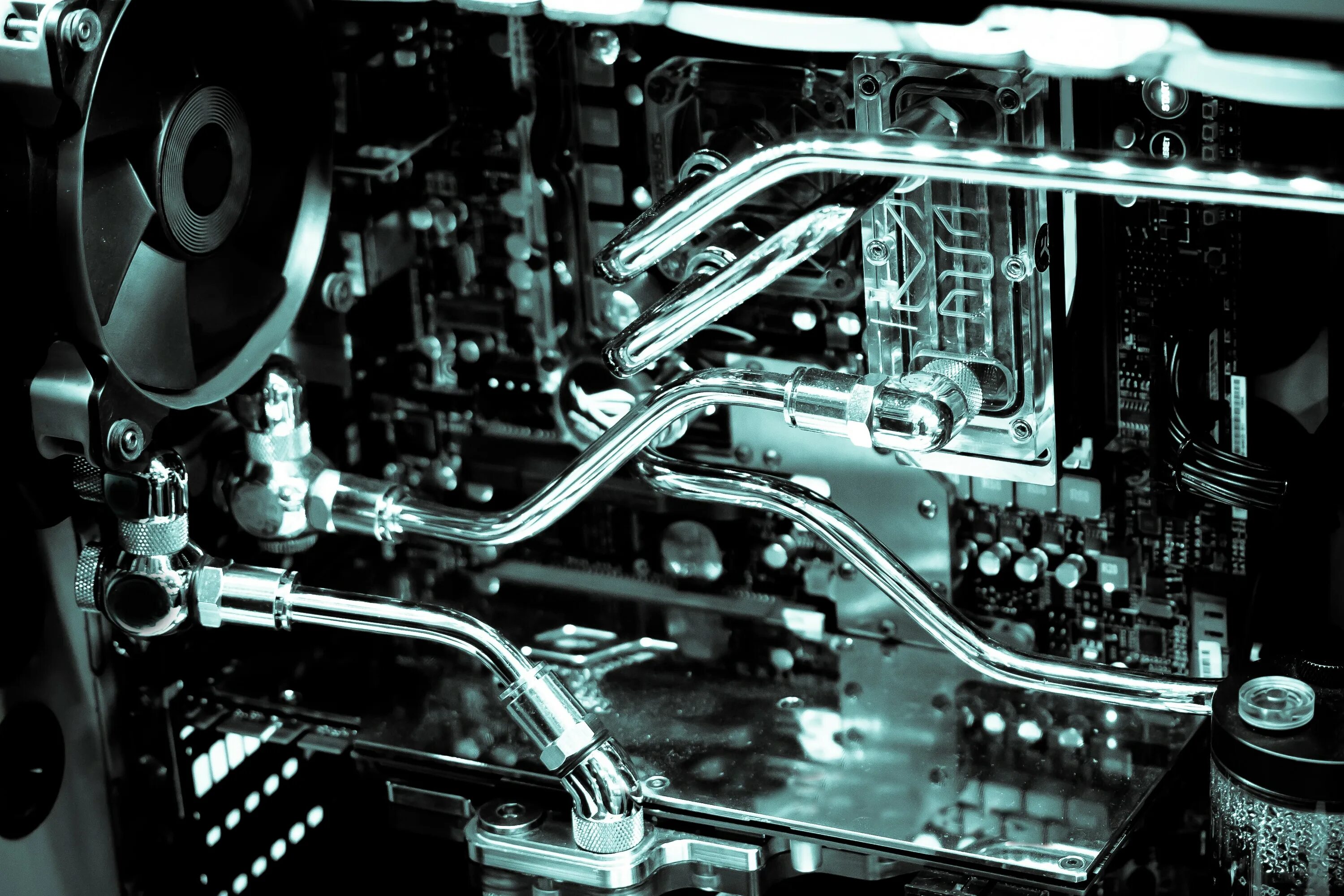 Inside the computer. Inside the Computer Case. Inside the Computer фото. Комп модификация двигатель. Inside the Computer Case with highlighted.