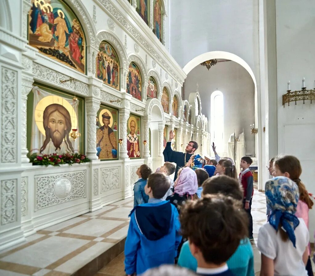 Посещение церкви. Посещение храма. Посетить храм. Состоится экскурсия в храме. Можно ли посещать храмы