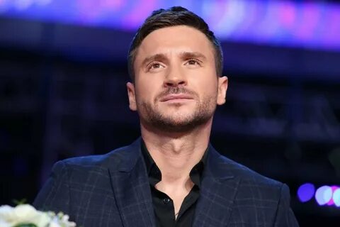 Я еле собрался с силами": Сергей Лазарев вышел в свет в трауре после т...