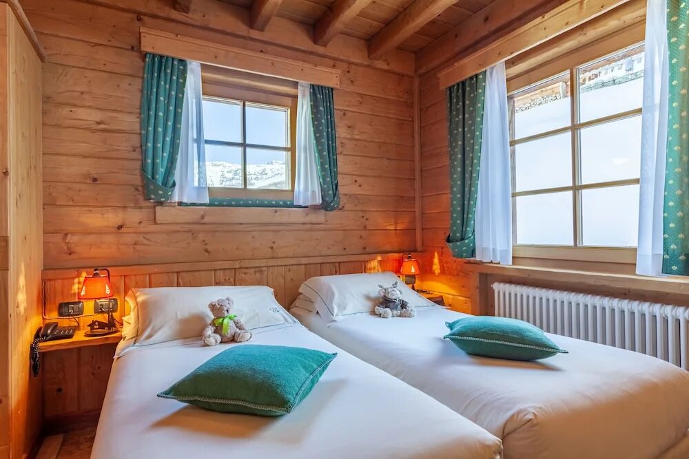 Family chalet. Интерьер дома шале во франции. Парк шале. Long beach resort & spa deluxe. Big family chalet.