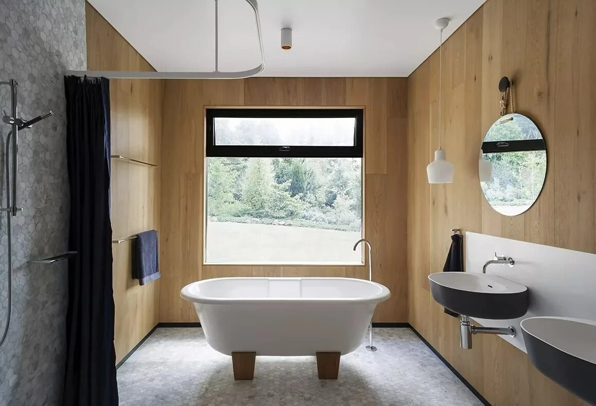Современная ванная комната. Ванная отделанная деревом. Ванная комната отделанная деревом. Ванная панелями ПВХ под дерево.
