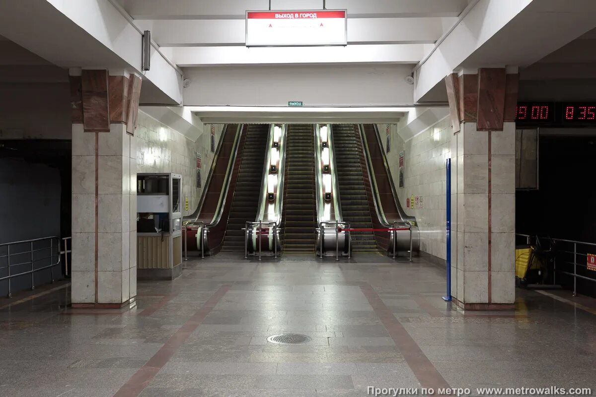 Станция красный проспект новосибирск. Метро октябрьская новосибирск. Ленинская линия новосибирск. Станция метро заельцовская. Новосибирский метрополитен станция красный проспект.