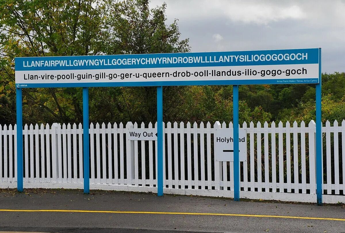 Валлийская деревня с самым длинным названием. Самое длинное название. Самое длинное название деревни. Самое длинное название деревни в Уэльсе.
