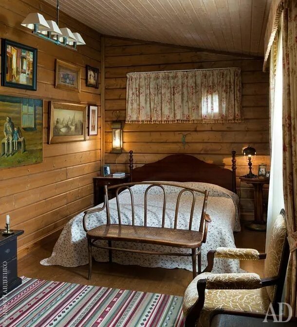 Квартира в деревне. Спальня в стиле русской усадьбы. Спальня в избе. Спальня в стиле избы. Спальня в Старорусском стиле.