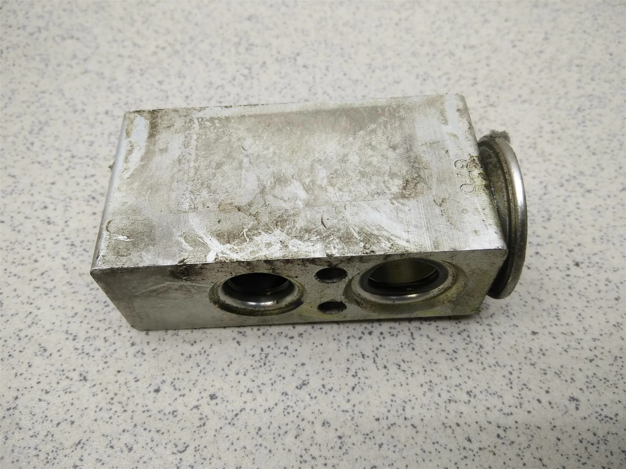 922700505r уплотнительные. Клапан кондиционера логан. Клапан кондиционера логан. Клапан управляющий кондиционера рено меган 2. Клапан кондиционера автомобиля рено логан 2 артикул.