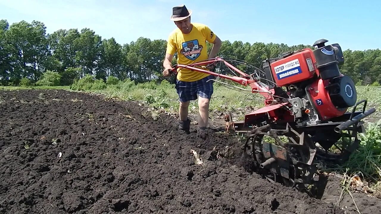 Вспашка мотоблоком Хопер 900 mq. Мотоблок хопёр дизель 9 л.с. Мотоблок дизельный Хопер 1100 9дс. Плуг на мотоблок Хопер 900mq. Мотоблок вспахать сотку