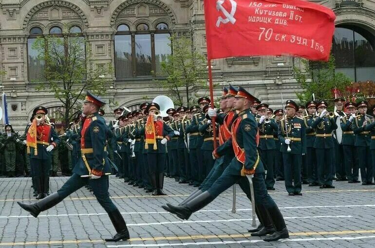 Парад победы на красной площади принимали. Парад победы на красной площади 2014. Парад в москве 9 мая 2023. Парад на красной площади 9 мая 2021 года инженерные войска. Парад победы в москве 1995 на поклонной горе.