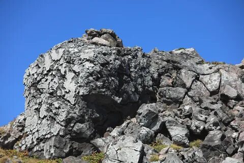 Камень на высокой горе