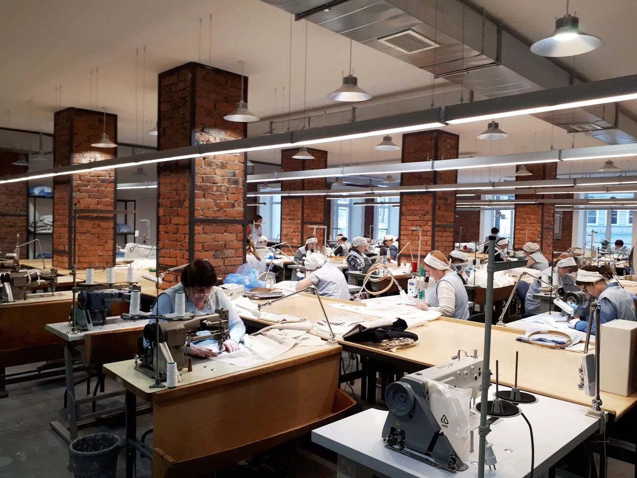 Новгородская крестецкая фабрика. Новгородская крестецкая строчка. Город тула улица курская производство одноразовой одежды. Новгородская крестецкая фабрика. Крестецкая точка народный промысел.