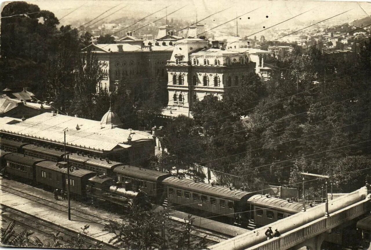 Реальное время кисловодск. Кисловодск 1943. Кисловодск вокзал. Вокзал минутка Кисловодск. Кисловодск (станция).