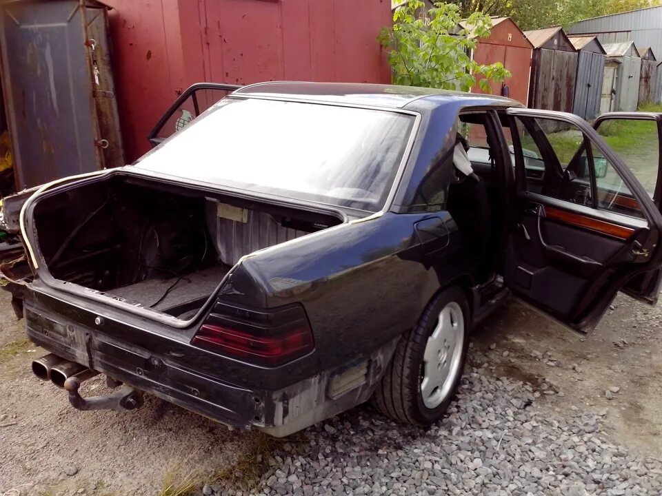 Разбор 124. Ремкомплект пола мерседес 124. Разбор 124. W124 кузов распил. Квадратные номера мерс 124.