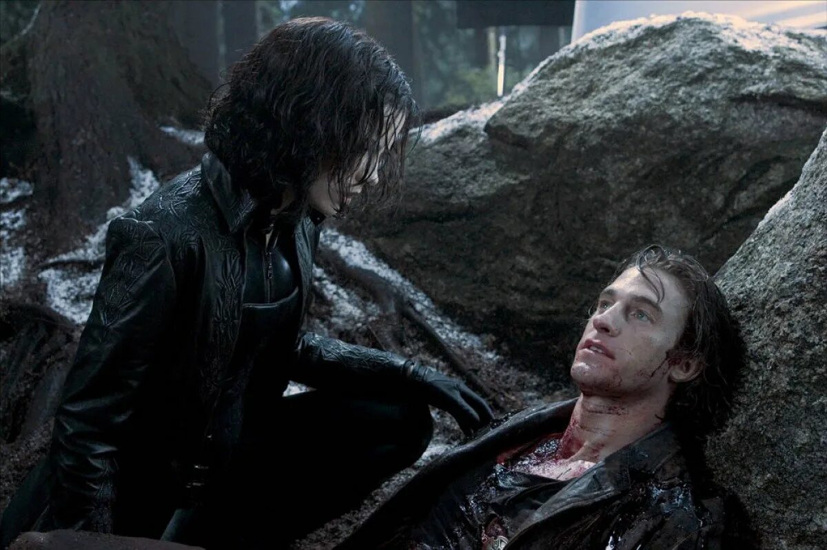 Девушка вампир сериал. Кейт бекинсейл вампир. Другой мир эволюция селин и майкл. Майкл корвин другой мир вампир. Сумерки 2008 джеймс.