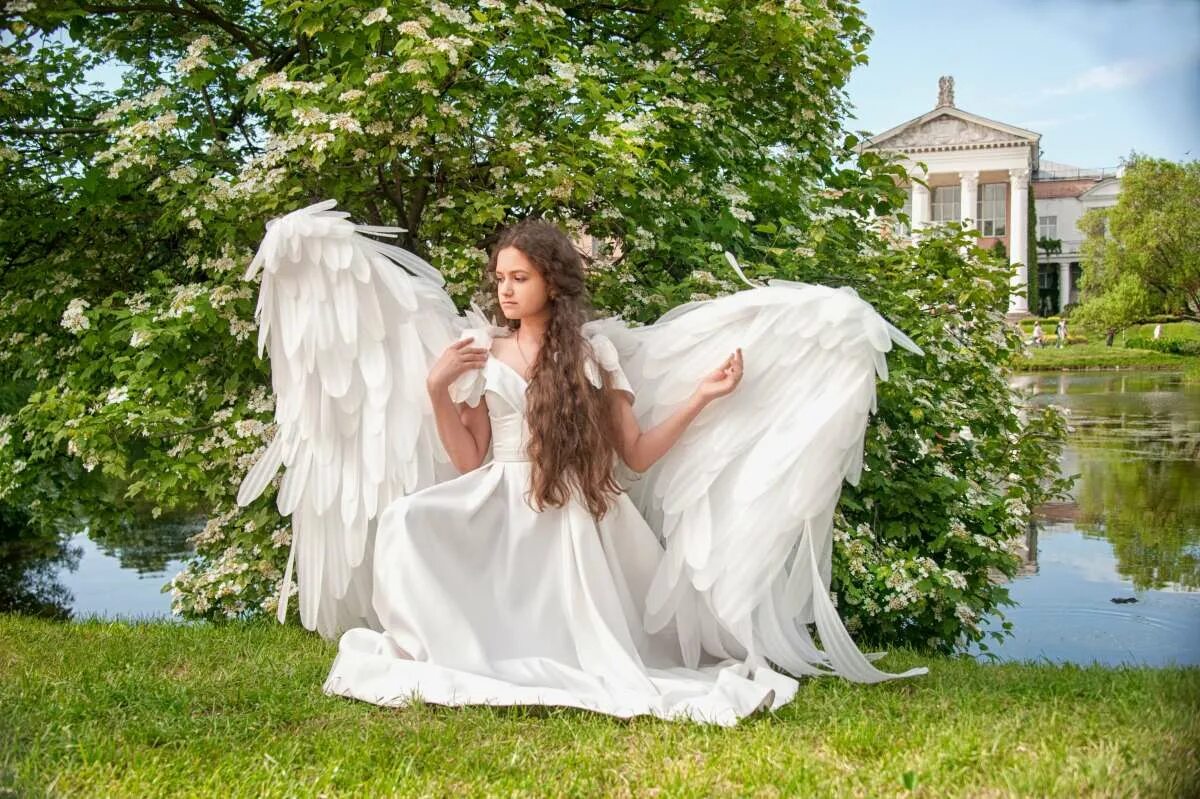фотка настоящего ангела. девушка ангел в реальной жизни. настоящие крылья. большие крылья. фотка настоящего ангела.