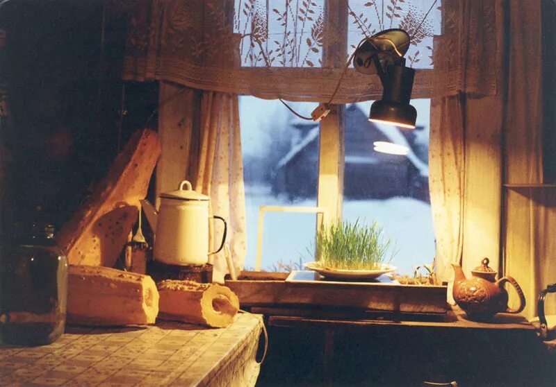 деревенское окно. уютные окошки. уютно на подоконнике. уютный вид из окна. уютные окошки.