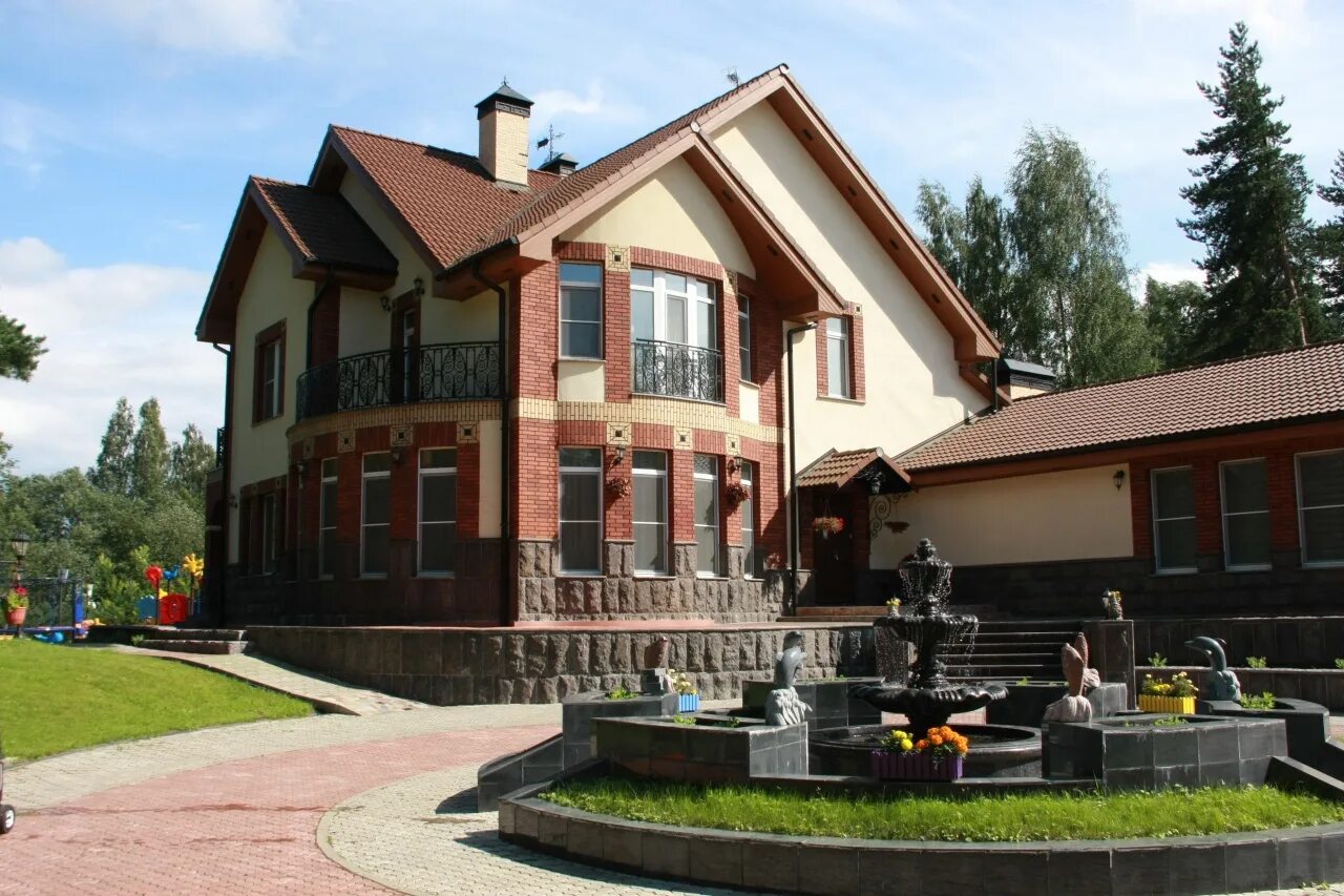 коттеджный поселок консульская деревня репино. загородные дома в питере. красивый дом под питером. поселок мичуринский. частные дома под спб.