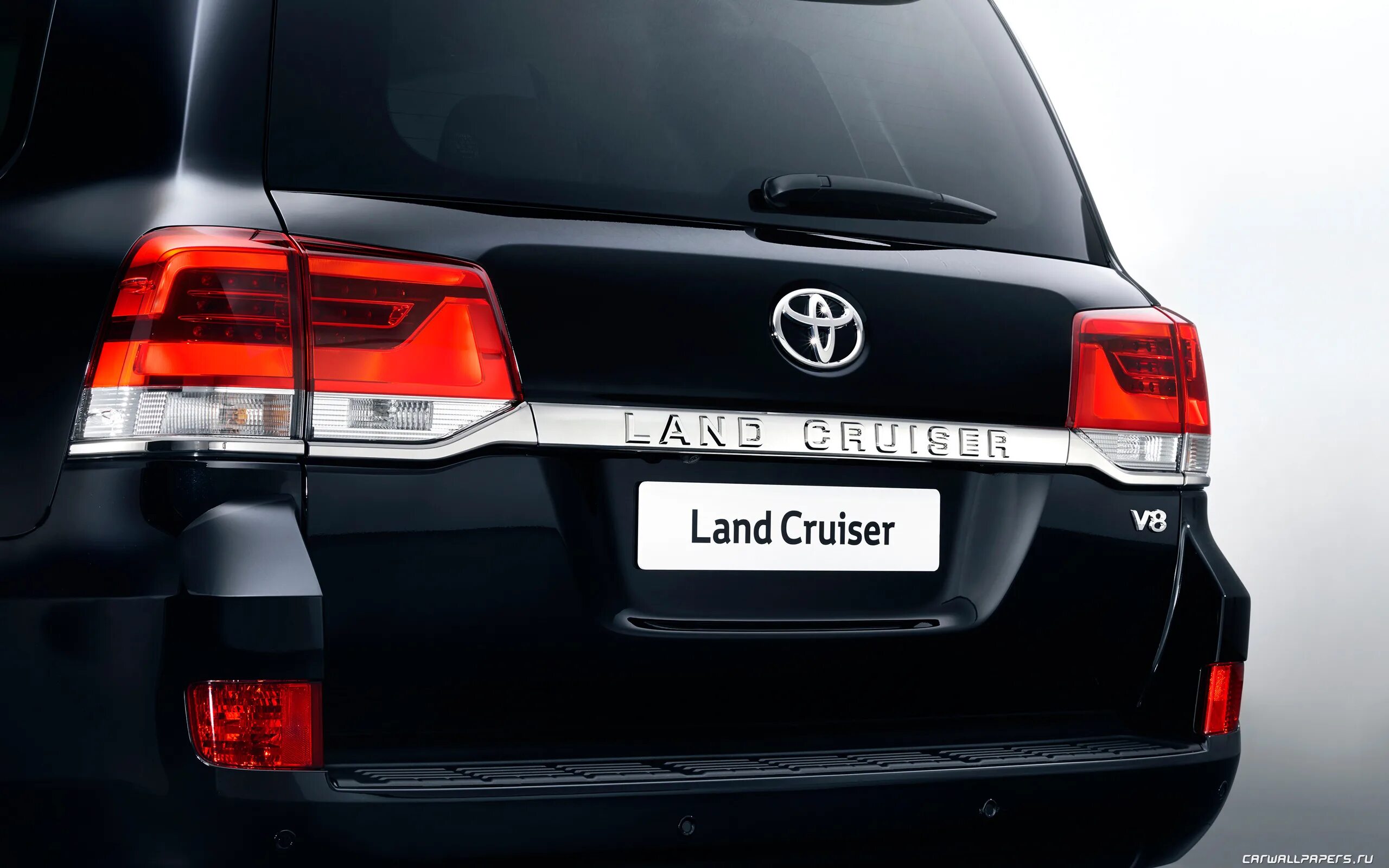 Тойота ленд Крузер 200 зад. Toyota Land Cruiser 200 2015.