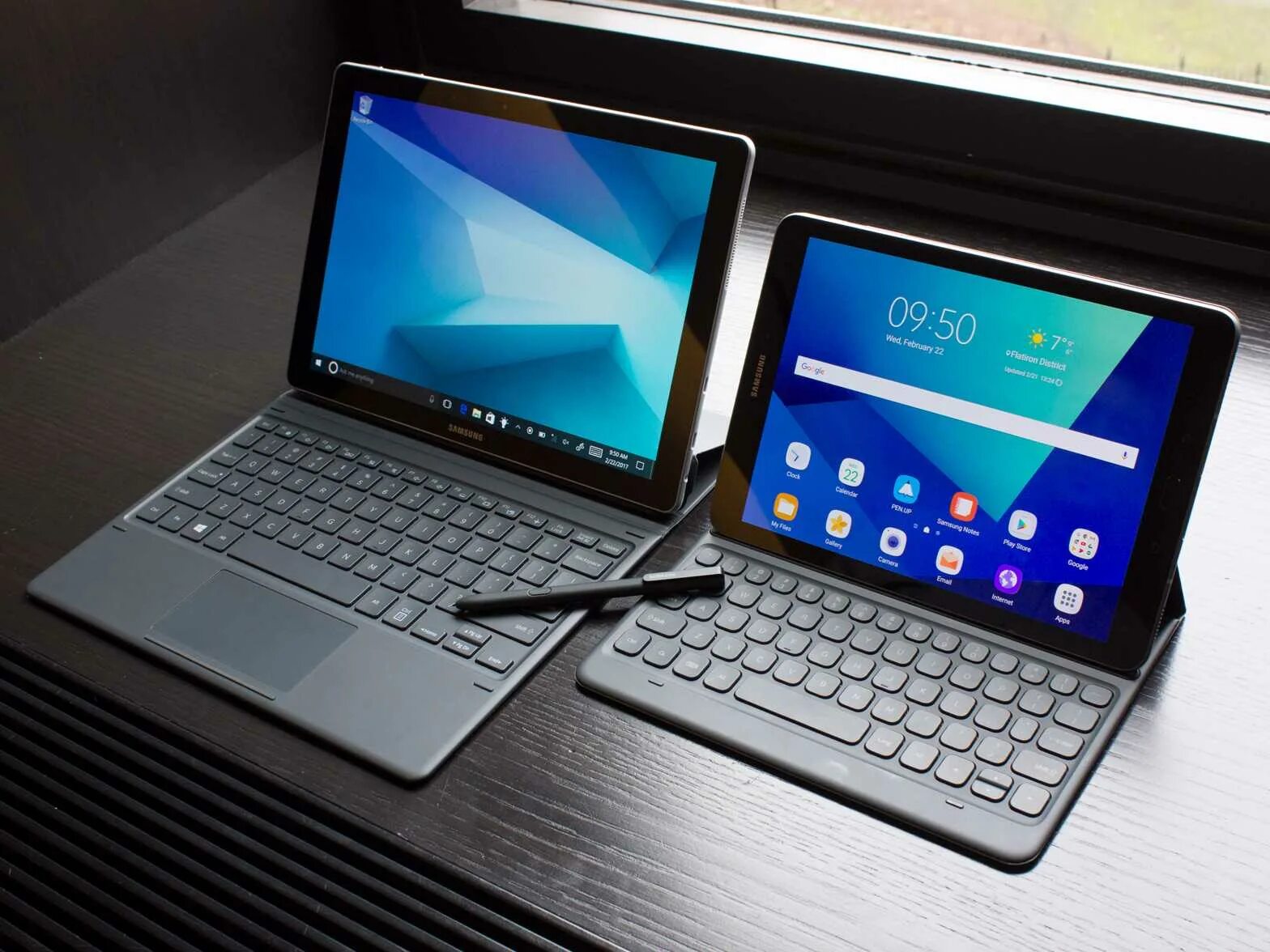 Телефон ноутбук 8. Ноутбук планшет 2 в 1 самсунг. Самсунг планшет 2022 с клавиатурой. Ноутбук планшет самсунг 8. Планшето ноутбук Samsung.