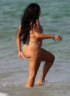 Angela Simmons Shows Off Her Curves in Bikini on the Beach in Miami - FHDCE...