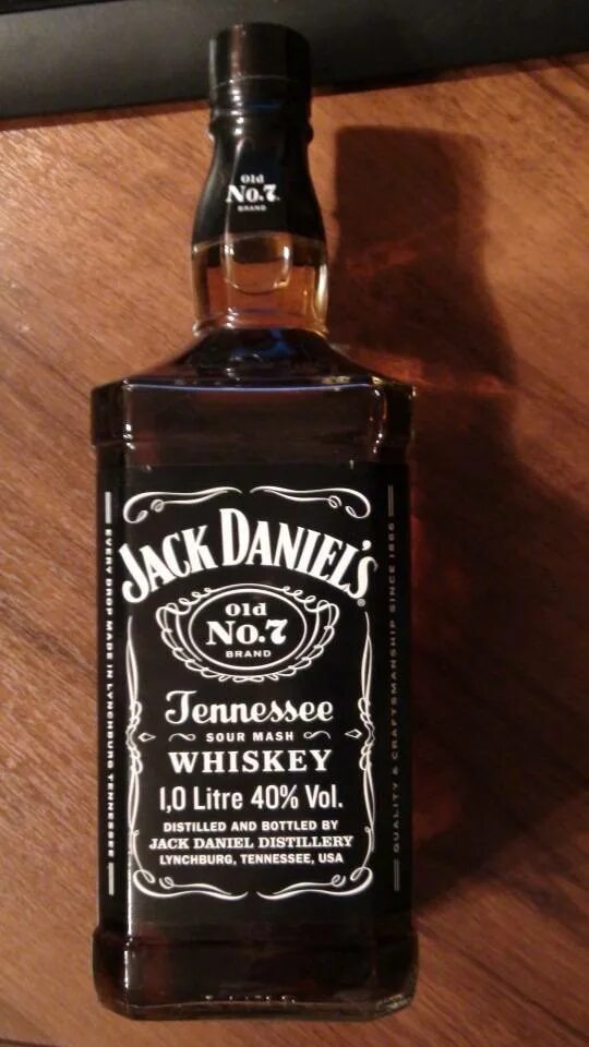Бутылка виски литр. Виски Джек Дэниэлс 1 литр. Джек 1 литр виски Джек Дэниэлс 1 литр. Джек Дэниэлс Теннесси виски 1 литр. Виски Джек Дэниэлс литр.