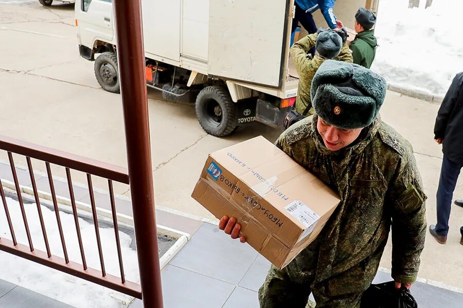 Посылка участникам сво. Военнослужащие России. Посылка военнослужащему. Посылка солдату. Российские военные на Украине.