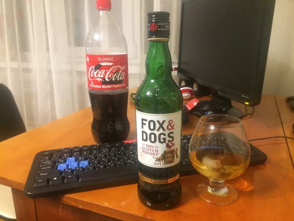 Фокс догс. Вискарь Фокс догс. Fox i Dogs виски. Виски Фокс энд догс 0.25.
