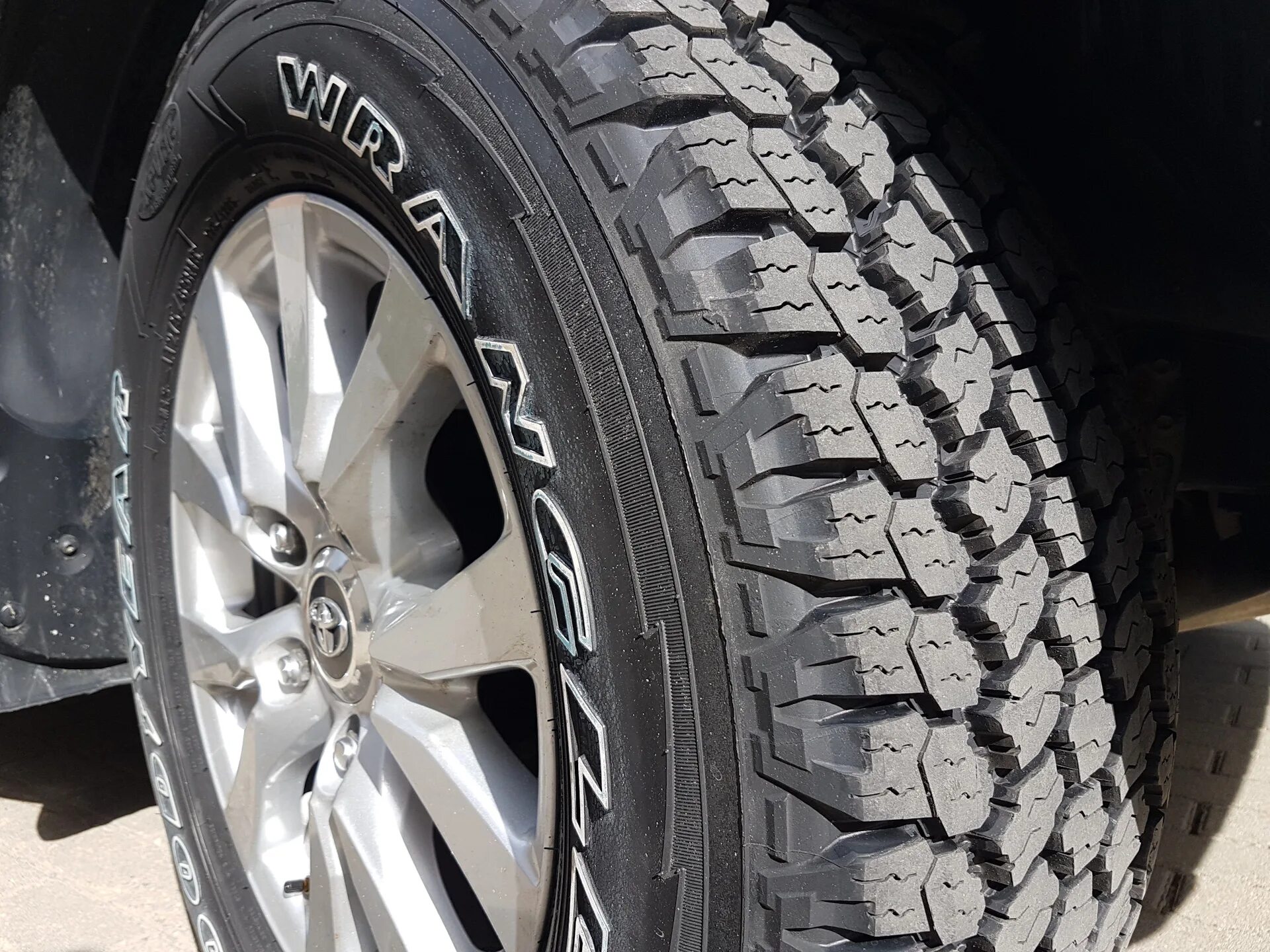 Шины adventure. Goodyear Wrangler all-Terrain Adventure. Шины Goodyear Wrangler all-Terrain Adventure with Kevlar. Goodyear Wrangler at Adventure. Goodyear Wrangler at Adventure 265/60 r18.