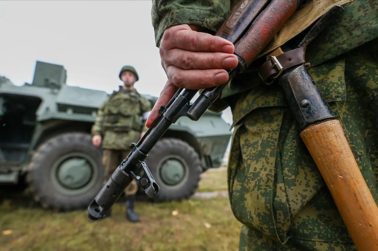 В москве есть военное положение. Армия. Военная мобилизация. Служба в армии. Бойцы ДНР.