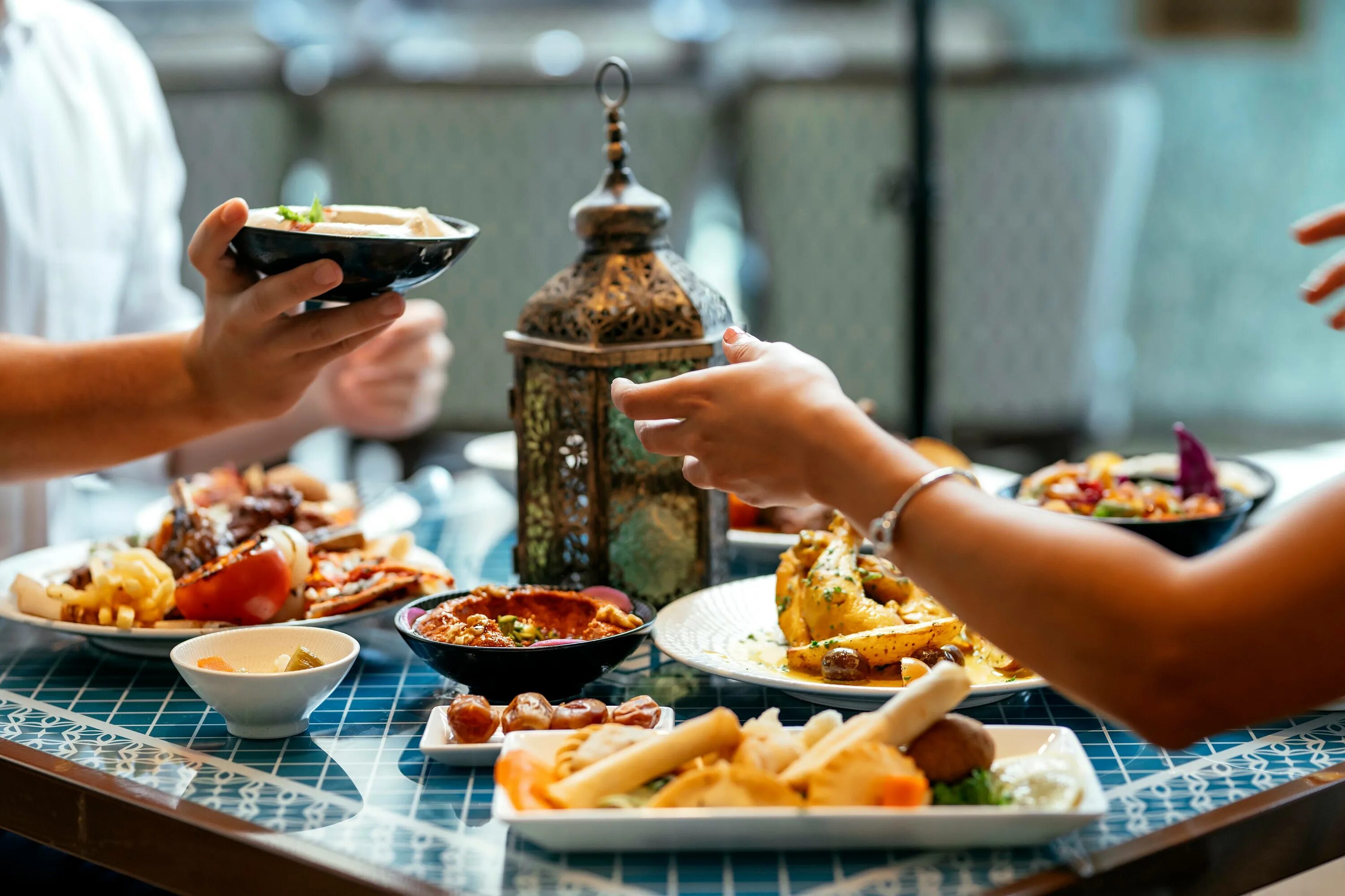 В рамадан едят мясо. Ауызашар. Платье на ауызашар. Ashurat Ramadan.