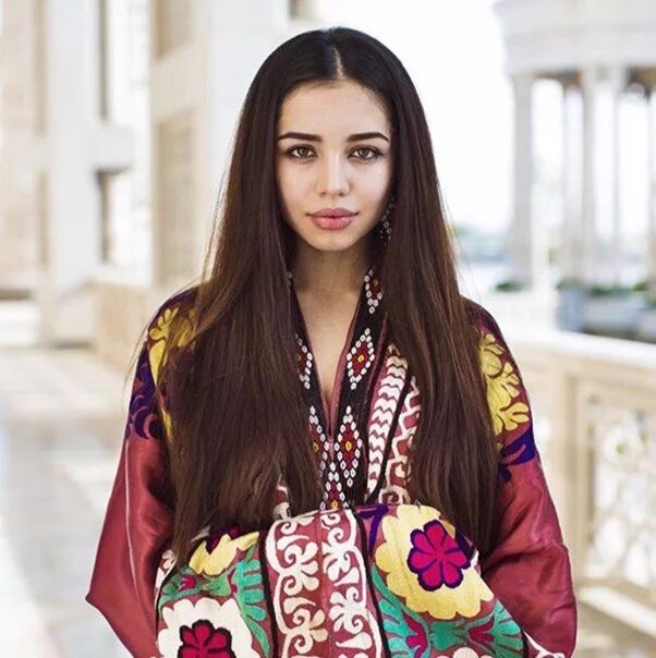 Современная одежда таджичек. Таджикские женщины. Самая красивая девушка в Таджикистане. Таджикские модели