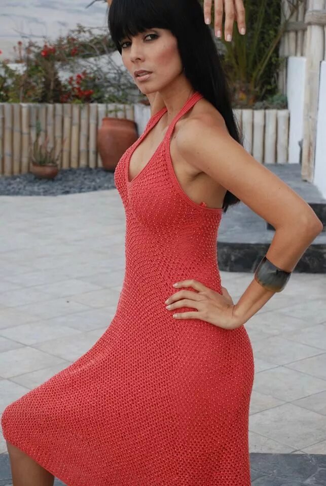 Вязаный сарафан. Вязаный теплый сарафан. Вязаные платья для женщин. Вязаный теплый сарафан. Сарафан спицами для женщин.