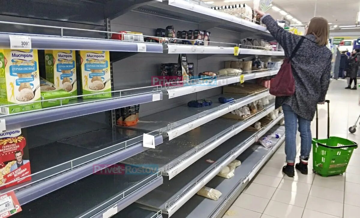 Почему в магазине нет товаров. Магазин продукты. полки для продуктового магазина. товар на полках в магазине. пустые полки европейских магазинов.