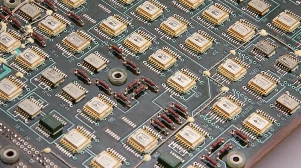 Радиодетали советские дпм 001 160. Радиодетали на лом к1102. Что брать с плат. Что брать с плат. Что брать с плат.