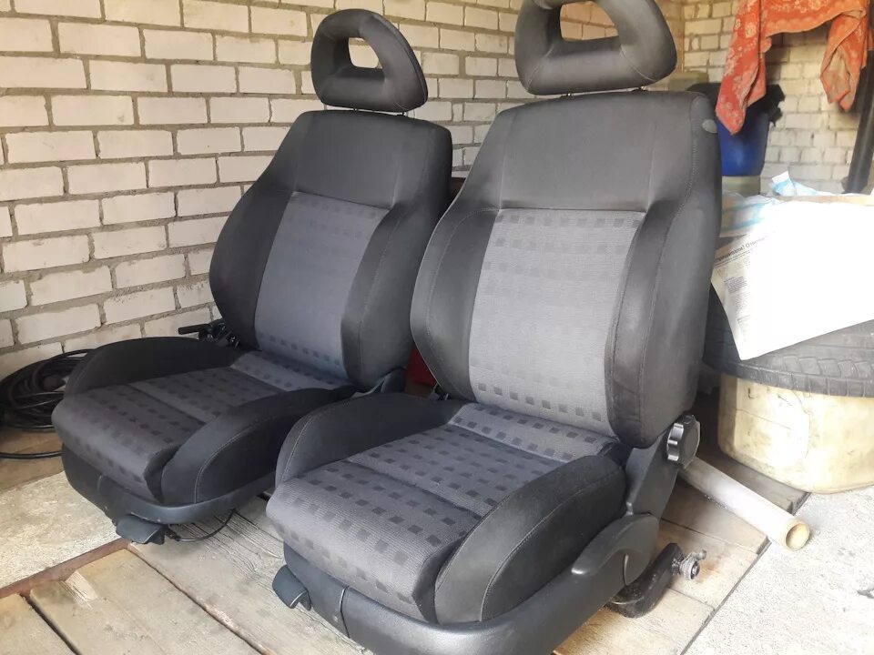 Авито сидушки. VAG Sport Golf 4. VAG Sport Golf 2. Сиденье VW Golf VW 2. VAG Sport VW Golf 2 сиденья.